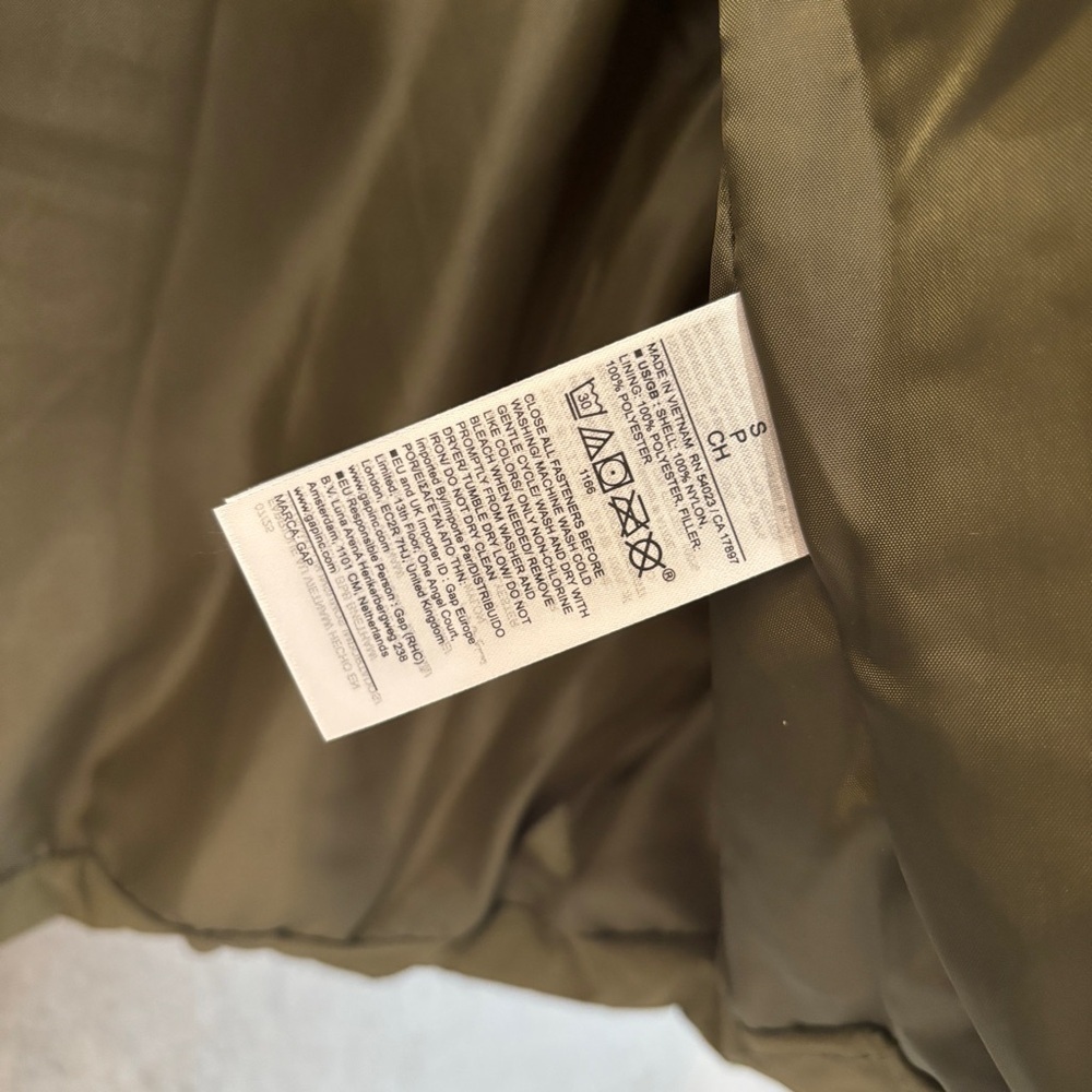 NWOT GAP Relaxed Quilted Nylon Jacket, Size S - Picture 14 of 14